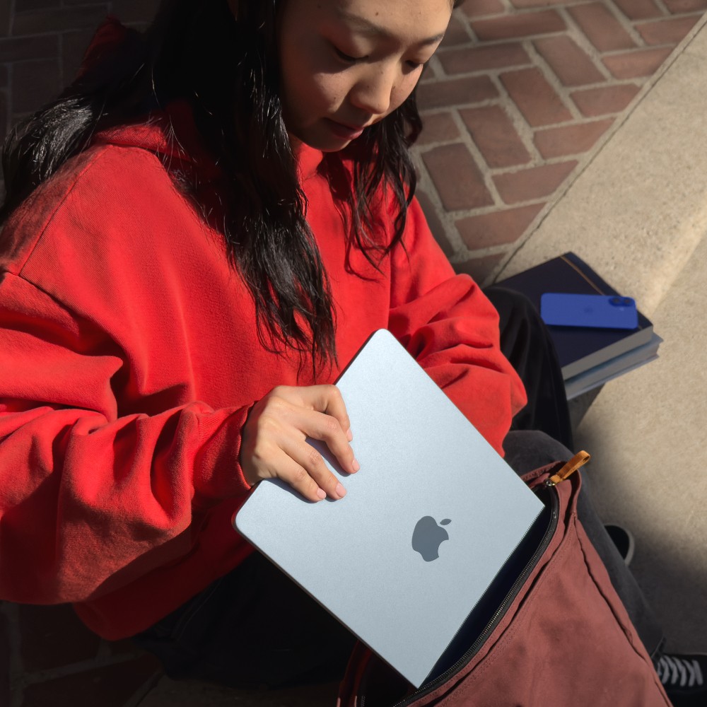 MacBook Air 13 : M4 chip 10C CPU/8C GPU/16GB/256GB Starlight-2025 (Eng-Keyboard)